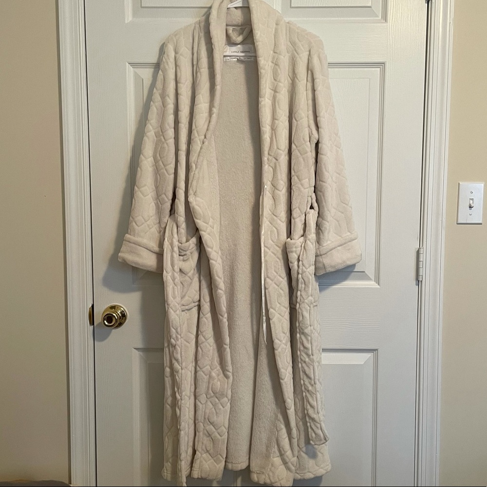 Carole Hickman Robe - Picture 2 of 2